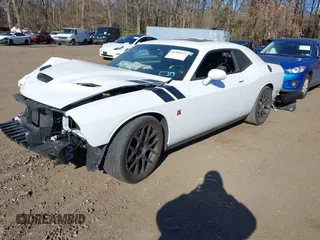 2019 Dodge Challenger R/T Scat Pack z VIN 2C3CDZFJ8KH662417, wystawiony jako IAAI lot #41880921 z przebiegiem 40 314 mil mil oraz . Historia ofert i sprzedaży dostępna na DreamBid. Obrazek 17.