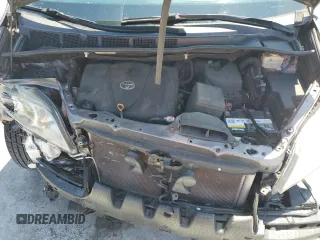 2017 Toyota Sienna XLE z VIN 5TDDZ3DC0HS188413, wystawiony jako Copart lot #53560135 z przebiegiem 187 950 mil mil oraz Szkoda całkowita • Salvage title. Historia ofert i sprzedaży dostępna na DreamBid. Obrazek 12.