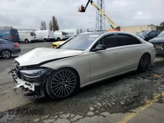 2022 Mercedes-Benz S 500 z VIN W1K6G6DB3NA165858, wystawiony jako Copart lot #84700494 z przebiegiem Nie podano mil oraz Szkoda całkowita • Salvage title. Historia ofert i sprzedaży dostępna na DreamBid. Obrazek 1.