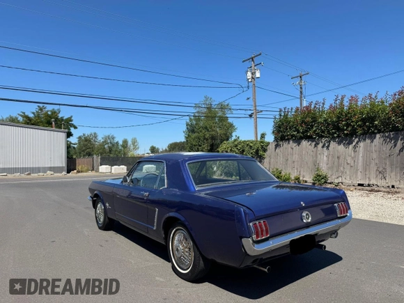 1965 Ford Mustang z VIN 5R07C152590, wystawiony jako Copart lot #66964995 z przebiegiem 22 386 mil mil oraz Czysty tytuł • Clean title. Historia ofert i sprzedaży dostępna na DreamBid. Obrazek 3.