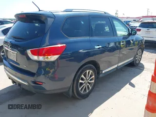 2014 Nissan Pathfinder SV with VIN 5N1AR2MN6EC689877, listed as a IAAI auction lot 42042150 with 145,221 mi miles. Bid and sale history available at carsss.com. Image 4.
