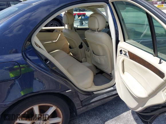 2007 Mercedes-Benz C 280 Luxury z VIN WDBRF54H57F881982, wystawiony jako IAAI lot #42167028 z przebiegiem 190 661 mil mil oraz . Historia ofert i sprzedaży dostępna na DreamBid. Obrazek 8.
