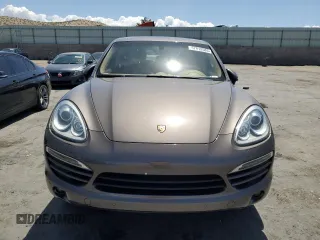 2014 Porsche Cayenne z VIN WP1AA2A28ELA91097, wystawiony jako Copart lot #57812585 z przebiegiem 115 596 mil mil oraz Szkoda całkowita • Salvage title. Historia ofert i sprzedaży dostępna na DreamBid. Obrazek 5.