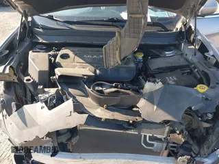 2019 Jeep Cherokee Latitude with VIN 1C4PJMCB5KD107122, listed as a IAAI auction lot 40267152 with 113,822 mi miles. Bid and sale history available at carsss.com. Image 10.