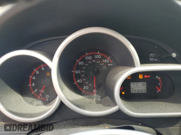 2009 Toyota Matrix S z VIN 2T1LE40E49C004413, wystawiony jako Copart lot #57530165 z przebiegiem 293 564 mil mil oraz Czysty tytuł • Clean title. Historia ofert i sprzedaży dostępna na DreamBid. Obrazek 9.
