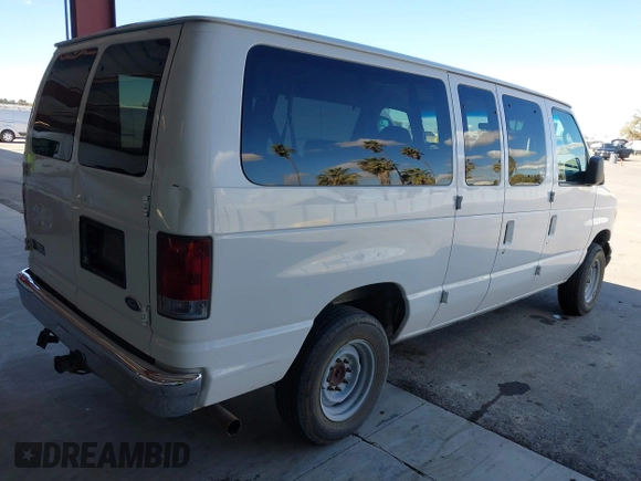 2005 Ford Econoline Passenger XL with VIN 1FBNE31L45HB23735, listed as a IAAI auction lot 41700427 with 241,456 mi miles. Bid and sale history available at carsss.com. Image 4.