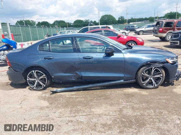 2024 Volvo S60 Plus Dark Theme z VIN 7JRL12TLXRG294640, wystawiony jako IAAI lot #42207466 z przebiegiem 23 304 mil mil oraz . Historia ofert i sprzedaży dostępna na DreamBid. Obrazek 14.
