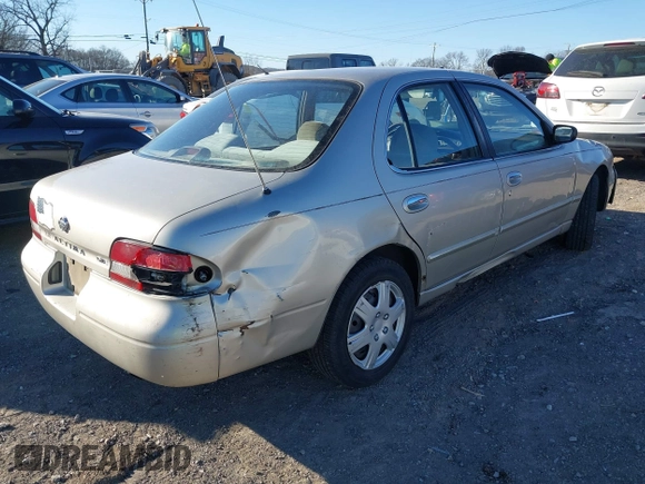 1995 Nissan Altima XE with VIN 1N4BU31D08C201209, listed as a IAAI auction lot 41687822 with 184,247 mi miles. Bid and sale history available at carsss.com. Image 4.