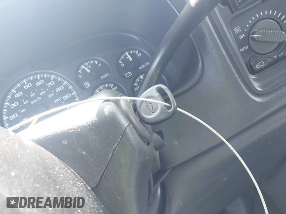 2002 Chevrolet Avalanche with VIN 3GNEC13T92G265370, listed as a IAAI auction lot 42197376 with Not Provided miles and . Bid and sale history available at DreamBid. Image 11.