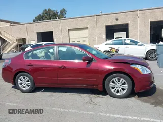 2012 Nissan Altima S z VIN 1N4AL2AP2CN501519, wystawiony jako IAAI lot #42425005 z przebiegiem 152 352 mil mil oraz . Historia ofert i sprzedaży dostępna na DreamBid. Obrazek 13.