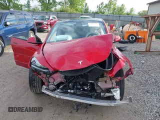2021 Tesla Model Y Long Range z VIN 5YJYGDEE3MF173321, wystawiony jako IAAI lot #42163343 z przebiegiem 46 569 mil mil oraz . Historia ofert i sprzedaży dostępna na DreamBid. Obrazek 13.