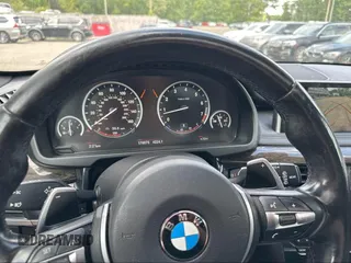 2015 BMW X5 xDrive50i z VIN 5UXKR6C56F0J75840, wystawiony jako IAAI lot #42409738 z przebiegiem 178 875 mil mil oraz . Historia ofert i sprzedaży dostępna na DreamBid. Obrazek 7.