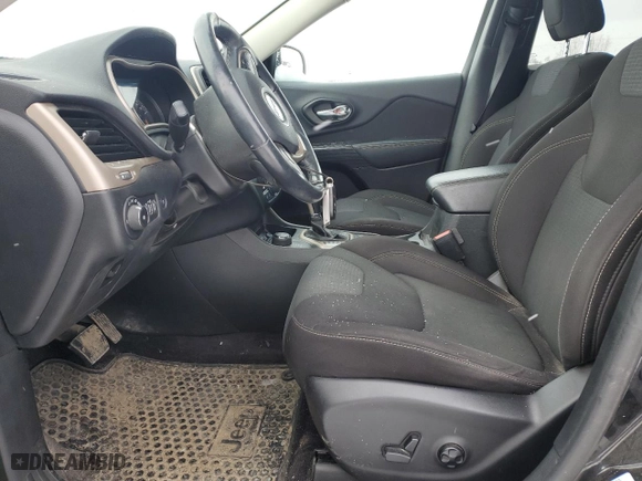 2016 Jeep Cherokee Latitude with VIN 1C4PJMCS9GW147084, listed as a Copart auction lot 51204175 with 192,146 mi miles and Salvage Title. Bid and sale history available at carsss.com. Image 7.