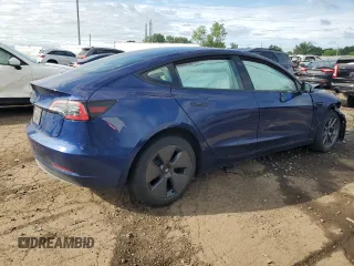 2023 Tesla Model 3 z VIN 5YJ3E1EA3PF627177, wystawiony jako Copart lot #61555235 z przebiegiem 22 340 mil mil oraz Czysty tytuł • Clean title. Historia ofert i sprzedaży dostępna na DreamBid. Obrazek 3.