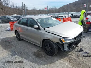 2014 Volkswagen Jetta Sedan SE w/Connectivity with VIN 3VWD07AJ9EM248024, listed as a IAAI auction lot 41621186 with 130,886 mi miles. Bid and sale history available at carsss.com. Image 1.
