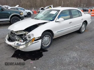 1998 Lincoln Continental with VIN 1LNFM97VXWY619313, listed as a IAAI auction lot 41477852 with 158,973 mi miles. Bid and sale history available at carsss.com. Image 2.