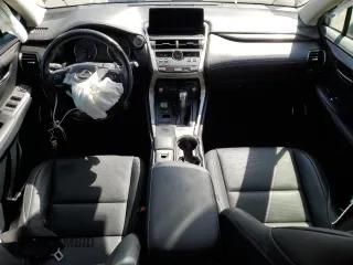 2021 Lexus NX 300 z VIN JTJDARDZ4M2251204, wystawiony jako Copart lot #52990215 z przebiegiem 58 947 mil mil oraz Szkoda całkowita • Salvage title. Historia ofert i sprzedaży dostępna na DreamBid. Obrazek 8.