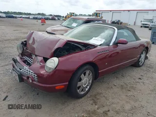 2004 Ford Thunderbird Deluxe z VIN 1FAHP60A24Y104500, wystawiony jako IAAI lot #41952791 z przebiegiem 100 795 mil mil oraz . Historia ofert i sprzedaży dostępna na DreamBid. Obrazek 18.