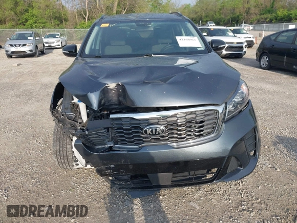 2020 Kia Sorento S z VIN 5XYPG4A54LG706009, wystawiony jako IAAI lot #42168923 z przebiegiem 55 514 mil mil oraz . Historia ofert i sprzedaży dostępna na DreamBid. Obrazek 6.