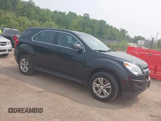 2013 Chevrolet Equinox LS z VIN 2GNALBEK7D6389211, wystawiony jako IAAI lot #42413923 z przebiegiem 156 552 mil mil oraz . Historia ofert i sprzedaży dostępna na DreamBid. Obrazek 1.