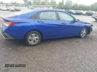 2025 Hyundai Elantra SE z VIN KMHLL4DG6SU987701, wystawiony jako IAAI lot #42214567 z przebiegiem 3 480 mil mil oraz . Historia ofert i sprzedaży dostępna na DreamBid. Obrazek 4.