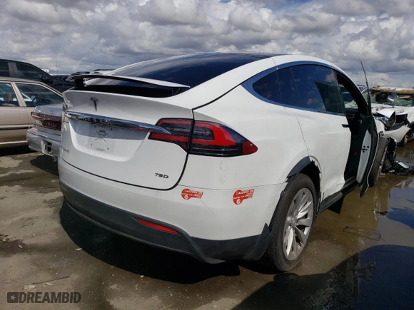 2018 Tesla Model X 75D with VIN 5YJXCAE23JF091452, listed as a Copart auction lot 43819833 with 57,592 mi miles. Bid and sale history available at carsss.com. Image 3.