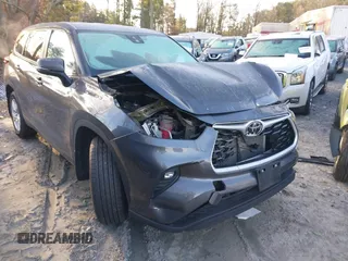 2023 Toyota Highlander L z VIN 5TDKDRBH2PS039426, wystawiony jako IAAI lot #41572761 z przebiegiem 28 220 mil mil oraz . Historia ofert i sprzedaży dostępna na DreamBid. Obrazek 6.