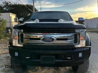 2004 Ford Excursion Eddie Bauer with VIN 1FMSU45P14EA06923, listed as a Copart auction lot 52830855 with 186,217 mi miles and Clean Title. Bid and sale history available at DreamBid. Image 5.