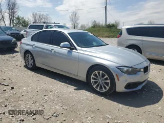2017 BMW 3 Series 320i z VIN WBA8E1G53HNU13943, wystawiony jako Copart lot #55329055 z przebiegiem 169 493 mil mil oraz Tytuł czysty. Historia ofert i sprzedaży dostępna na DreamBid. Obrazek 4.