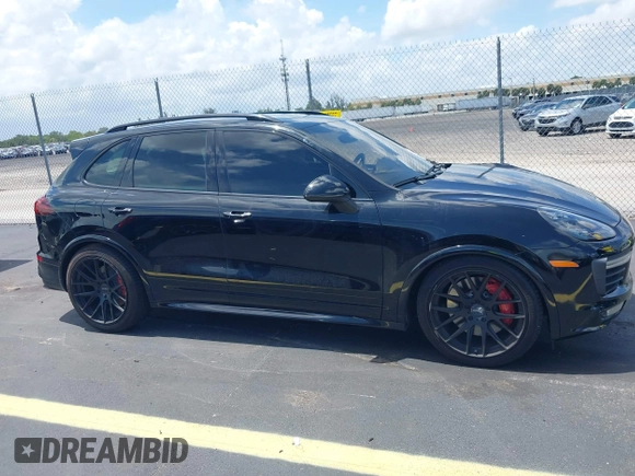 2016 Porsche Cayenne GTS z VIN WP1AD2A25GLA70430, wystawiony jako IAAI lot #42547008 z przebiegiem 108 374 mil mil oraz . Historia ofert i sprzedaży dostępna na DreamBid. Obrazek 13.