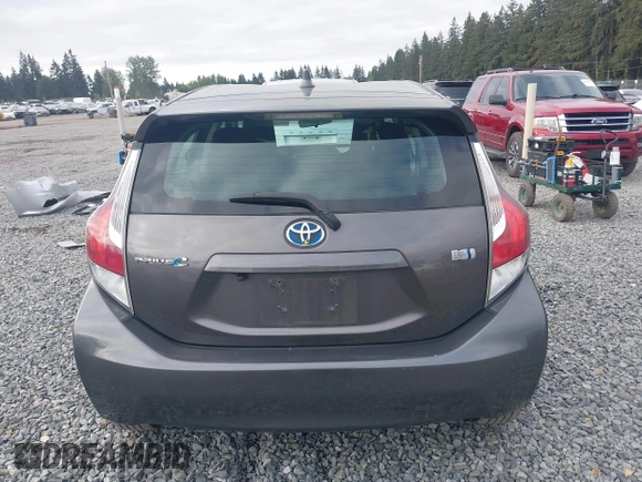 2015 Toyota Prius One z VIN JTDKDTB32F1575905, wystawiony jako IAAI lot #42152447 z przebiegiem 141 061 mil mil oraz . Historia ofert i sprzedaży dostępna na DreamBid. Obrazek 16.