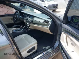 2016 BMW 5 Series 528i z VIN WBA5A5C50GG352744, wystawiony jako IAAI lot #41935590 z przebiegiem 126 531 mil mil oraz . Historia ofert i sprzedaży dostępna na DreamBid. Obrazek 5.