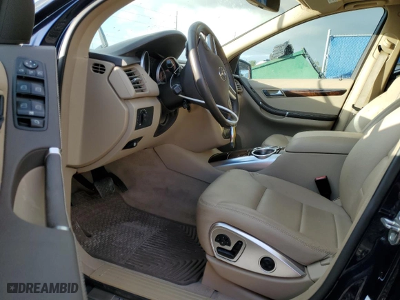 2011 Mercedes-Benz R-Class R 350 BlueTEC with VIN 4JGCB2FEXBA124646, listed as a Copart auction lot 85309204 with 113,545 mi miles and Non Repairable. Bid and sale history available at carsss.com. Image 7.