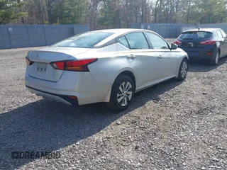 2022 Nissan Altima 2.5 S with VIN 1N4BL4BV6NN359790, listed as a IAAI auction lot 41776342 with 61,513 mi miles. Bid and sale history available at carsss.com. Image 4.