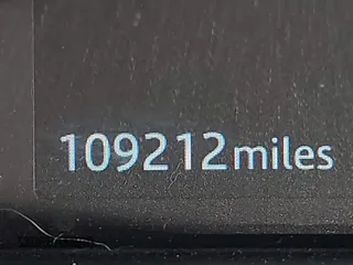 2019 Land Rover Range Rover Evoque SE with VIN SALVP2RX2KH352197, listed as a IAAI auction lot 41202036 with 109,212 mi miles. Bid and sale history available at carsss.com. Image 7.