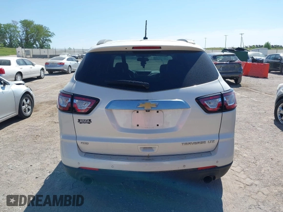 2013 Chevrolet Traverse LTZ z VIN 1GNKVLKD8DJ107168, wystawiony jako IAAI lot #42242078 z przebiegiem 271 640 mil mil oraz . Historia ofert i sprzedaży dostępna na DreamBid. Obrazek 17.