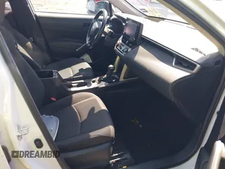 2022 Toyota Corolla Cross LE z VIN 7MUCAAAG0NV014812, wystawiony jako IAAI lot #42335853 z przebiegiem 52 811 mil mil oraz . Historia ofert i sprzedaży dostępna na DreamBid. Obrazek 5.