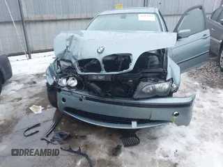 2005 BMW 3 Series 325i with VIN WBAEV33475KW16987, listed as a IAAI auction lot 41353913 with 211,222 mi miles. Bid and sale history available at carsss.com. Image 6.