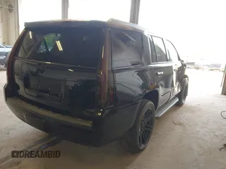 2015 Cadillac Escalade Luxury z VIN 1GYS4BKJ8FR213467, wystawiony jako IAAI lot #42460708 z przebiegiem 105 756 mil mil oraz . Historia ofert i sprzedaży dostępna na DreamBid. Obrazek 4.