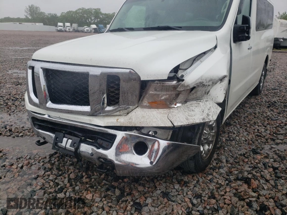 2018 Nissan NV 3500 HD SL z VIN 5BZAF0AAXJN853388, wystawiony jako Copart lot #57312075 z przebiegiem 134 154 mil mil oraz Szkoda całkowita • Salvage title. Historia ofert i sprzedaży dostępna na DreamBid. Obrazek 9.