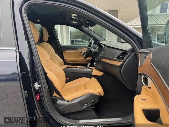 2017 Volvo XC90 Inscription with VIN YV4A22PL5H1131633, listed as a IAAI auction lot 42033784 with 192,154 mi miles. Bid and sale history available at carsss.com. Image 5.
