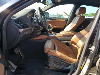 2013 BMW X6 xDrive35i z VIN 5UXFG2C50DL785065, wystawiony jako Copart lot #57036985 z przebiegiem 135 515 mil mil oraz Tytuł czysty. Historia ofert i sprzedaży dostępna na DreamBid. Obrazek 7.