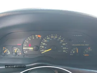 1993 Chevrolet Camaro z VIN 2G1FP22S4P2103696, wystawiony jako IAAI lot #42498084 z przebiegiem 64 393 mil mil oraz . Historia ofert i sprzedaży dostępna na DreamBid. Obrazek 7.