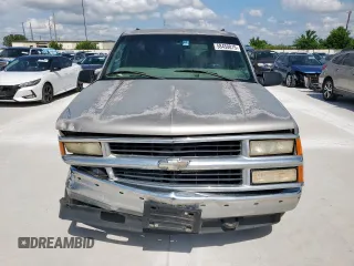 1999 Chevrolet Suburban z VIN 1GNFK16R9XJ573510, wystawiony jako Copart lot #58450815 z przebiegiem 287 235 mil mil oraz Szkoda całkowita • Salvage title. Historia ofert i sprzedaży dostępna na DreamBid. Obrazek 5.