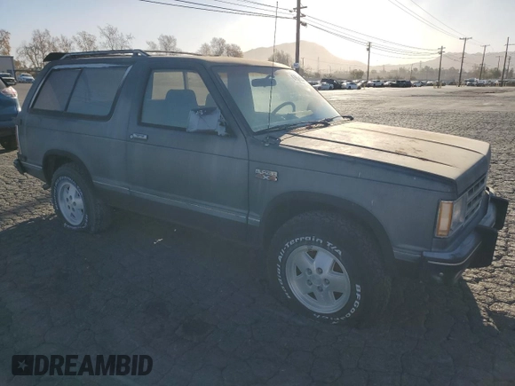 1986 Chevrolet Blazer z VIN 1G8CT18RXG8180574, wystawiony jako Copart lot #87987925 z przebiegiem 82 571 mil mil oraz Szkoda całkowita • Salvage title. Historia ofert i sprzedaży dostępna na DreamBid. Obrazek 4.