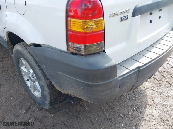 2006 Ford Escape XLT with VIN 1FMYU03176KC35659, listed as a IAAI auction lot 41434315 with 133,746 mi miles. Bid and sale history available at carsss.com. Image 6.
