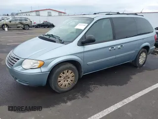 2005 Chrysler Town & Country LX with VIN 2C4GP44R85R192517, listed as a IAAI auction lot 41833718 with 223,663 mi miles. Bid and sale history available at carsss.com. Image 18.