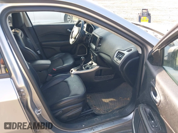 2018 Jeep Compass Latitude with VIN 3C4NJDBB6JT200846, listed as a IAAI auction lot 42777847 with 170,481 mi miles and . Bid and sale history available at DreamBid. Image 5.