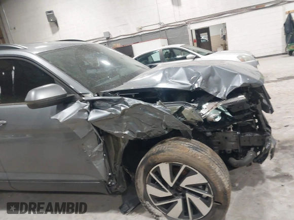 2024 Volkswagen Atlas SE with VIN 1V2HR2CA6RC534817, listed as a IAAI auction lot 41655227 with 39,214 mi miles and . Bid and sale history available at DreamBid. Image 18.
