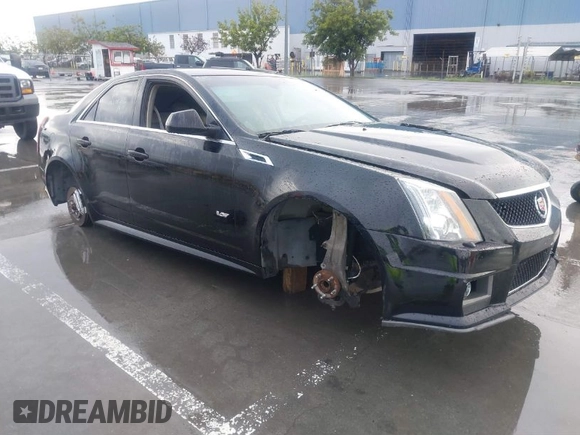 2013 Cadillac CTS-V z VIN 1G6DV5EP0D0102168, wystawiony jako IAAI lot #41791601 z przebiegiem Nie podano mil oraz . Historia ofert i sprzedaży dostępna na DreamBid. Obrazek 1.